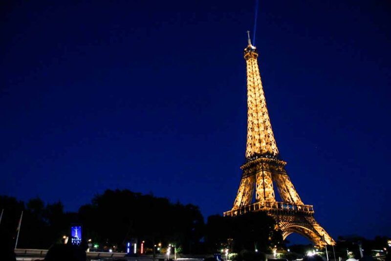 Paris à noite: 7 lugares para curtir a noite na capital francesa