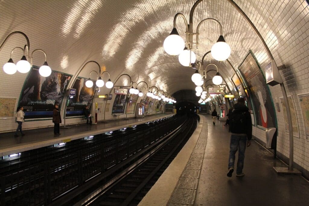 Horário do funcionamento do metrô em Paris