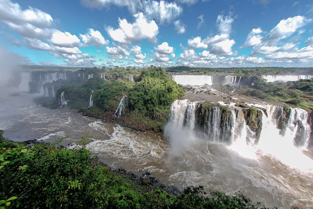 Cataratas do Iguaçu belezas naturais e diversão!