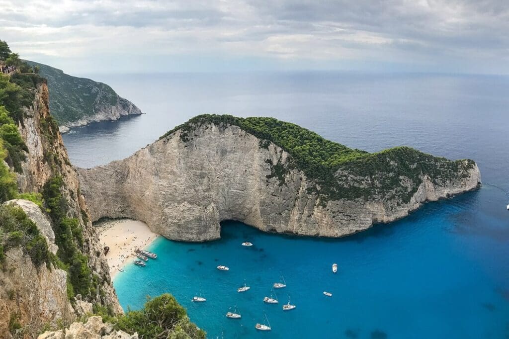 Como ir de Santorini para Navagio Beach