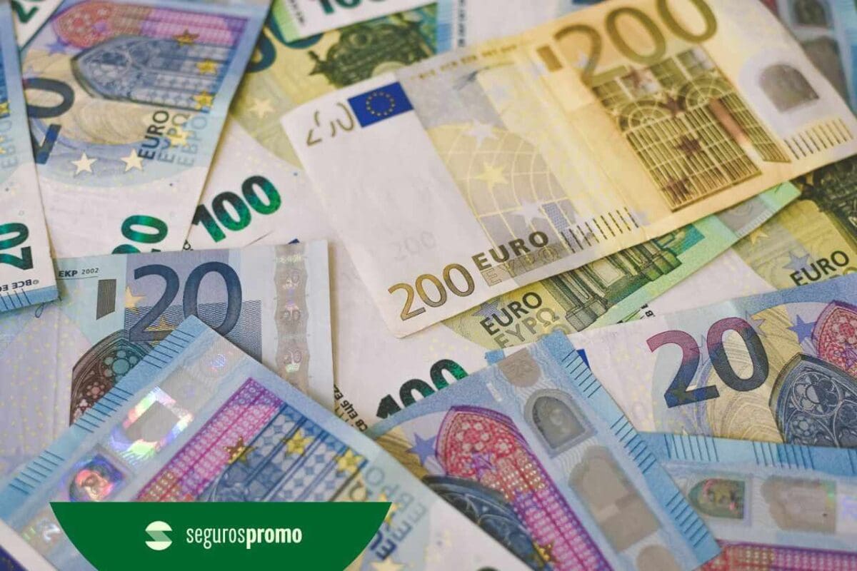 Como levar dinheiro para a Europa: guia completo para a sua viagem pelo continente